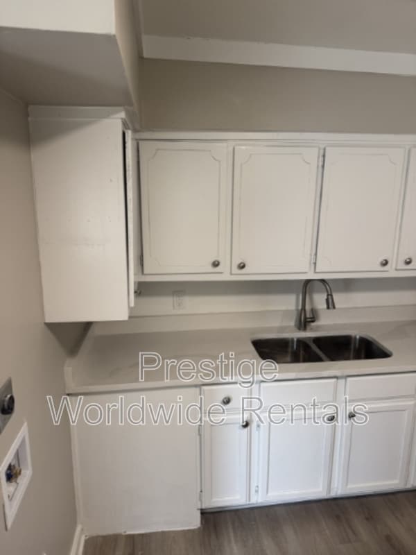 Building Photo - 1718 Knowles Rd