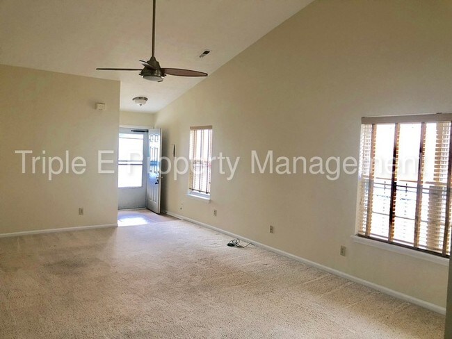 Foto del edificio - 5779 Eden Village Dr