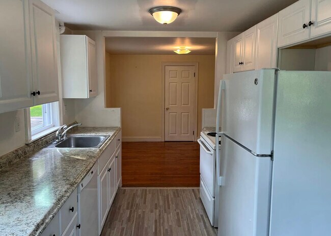 Building Photo - 409 Dedham Ave