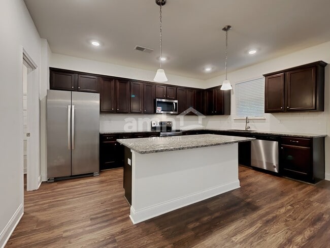 Building Photo - 605 Lk Vis Ct