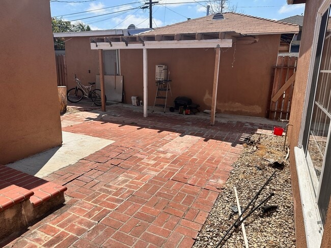 Foto del edificio - 15401 Faysmith Ave