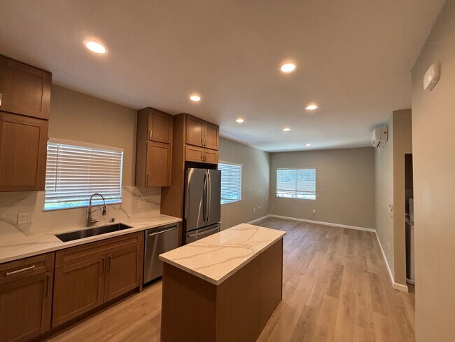 Foto del edificio - 4112 Pepper Dr