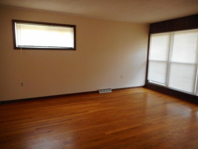 Building Photo - 716 Chesapeake Dr