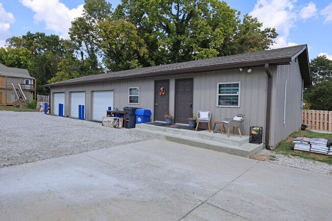 Building Photo - 314 N 2nd St