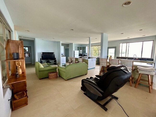 Building Photo - Hawaii living at its best.  Beautiful Kane...