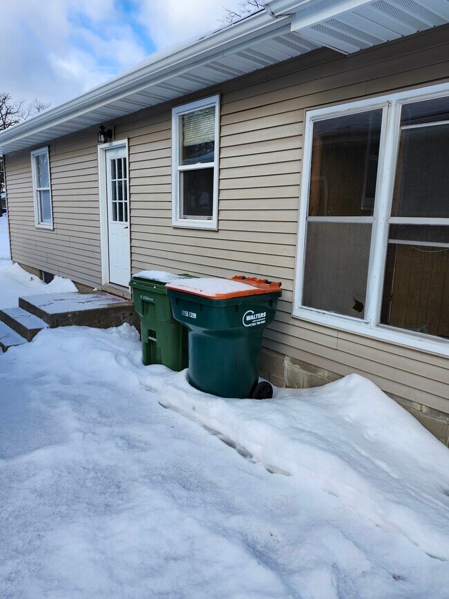 Building Photo - 8983 Van Buren St NE