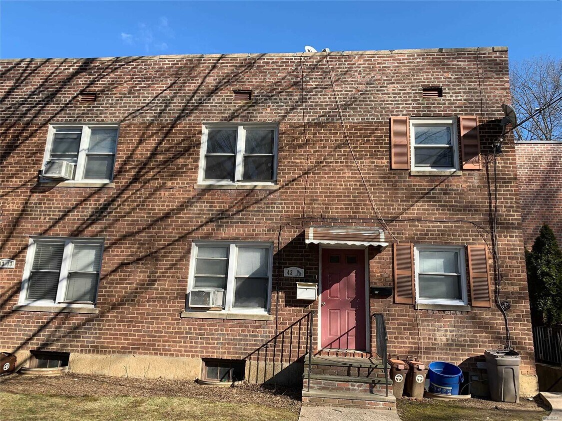 Primary Photo - 43-17 194th St