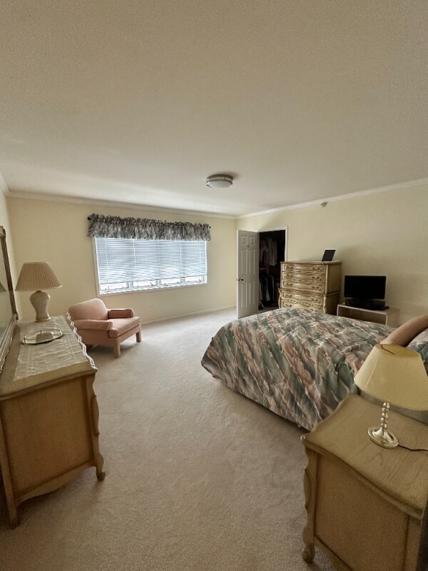 Building Photo - 650 S River Rd