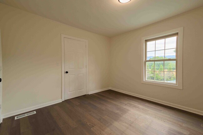 Foto del edificio - 3/ 2  Home for Rent!