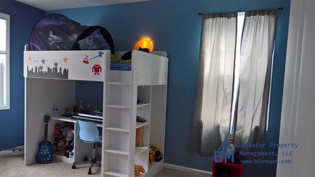 Foto del edificio - 2588 Larch Ln