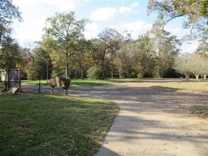 Building Photo - 8716 Club House Dr