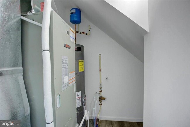 Building Photo - 301 Grandview Ave