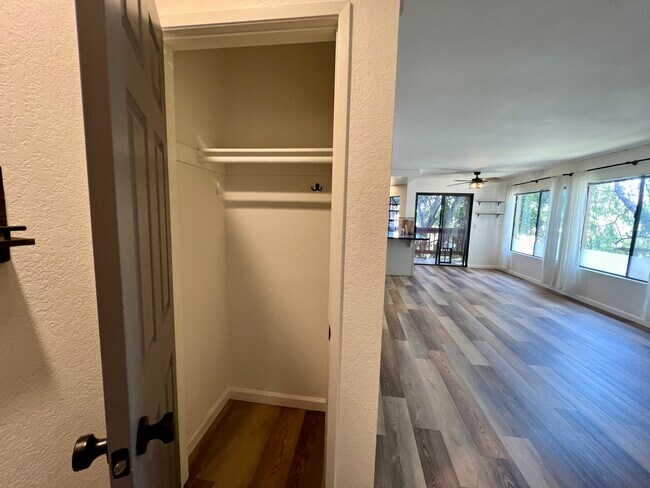 Foto del edificio - 2849 E St
