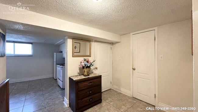 Building Photo - 2-18 Coltbridge Crt