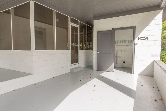 Building Photo - 831 N Arlington Ave