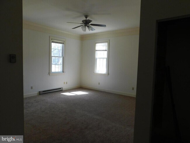 Building Photo - 16 E