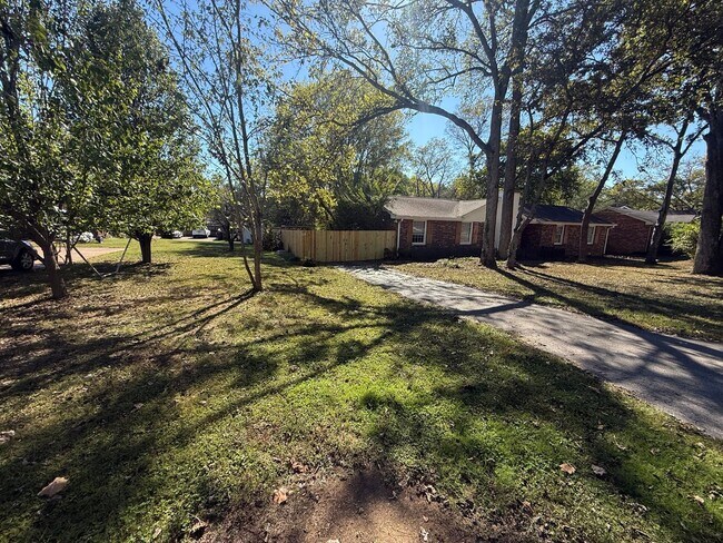 Foto del edificio - Quiet Hendersonville Neighborhood