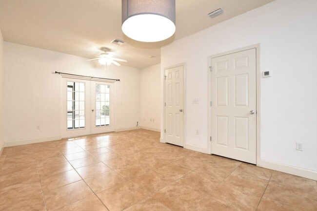 Building Photo - Wood's Edge South Townhouse – 2BR/2BA with Over 1,000 Sq. Ft. | Pet Friendly & Prime Location!
