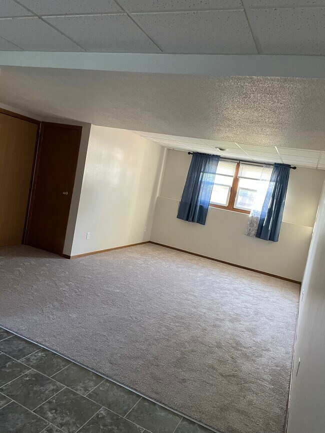 Foto del edificio - 3909 E 12th St
