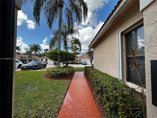 Building Photo - 691 SW 158th Way