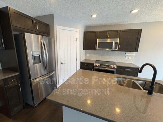 Photo du bâtiment - 636-642 42 Ave NW