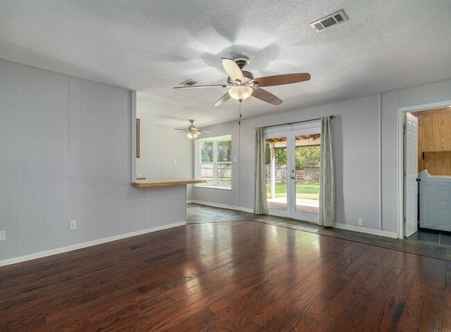 Building Photo - 226 Pecan Dr