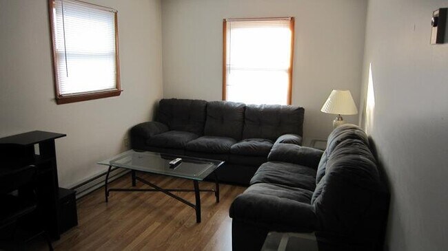 Foto del edificio - 481 Pocahontas Ave