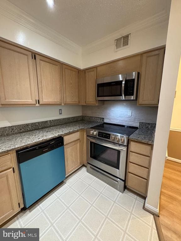 Building Photo - 3115 Patrick Henry Dr