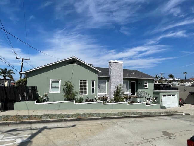 Photo - 1011 Owosso Ave House