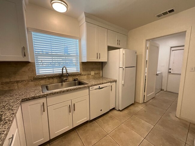 Foto del edificio - 3074 E Terrace Ave