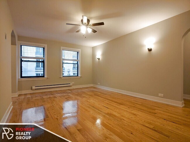 Foto del edificio - 429 W Roscoe St