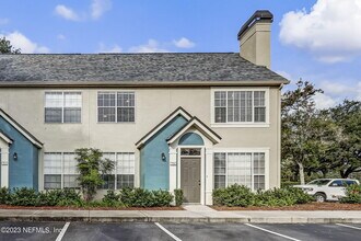 Building Photo - 13700 Richmond Park Dr N