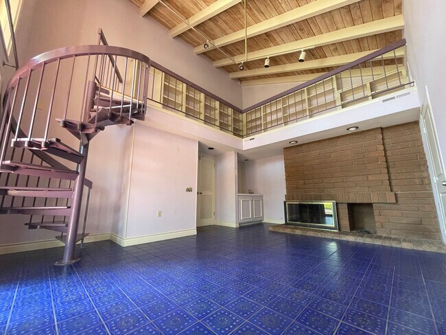 Foto del edificio - 7 Cypress Tree Ln