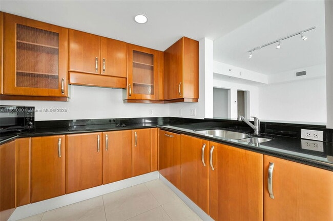 Foto del edificio - 19400 Turnberry Way