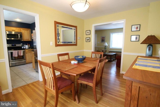 Building Photo - 11 E Cliff St