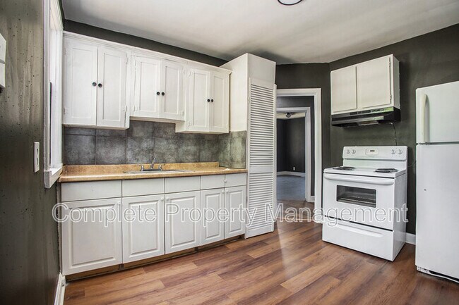 Building Photo - 2216 Lee Ave SW