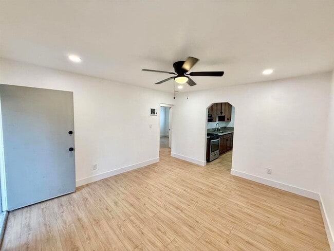 Building Photo - 220 S 35th St
