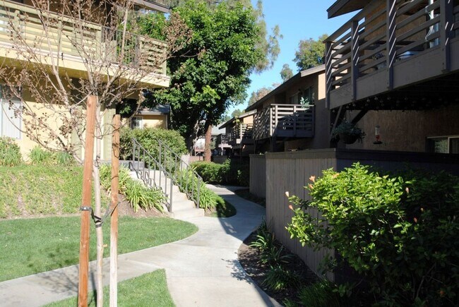 Foto del edificio - **COMING SOON**  LA HABRA 3BR CONDO $3250mo