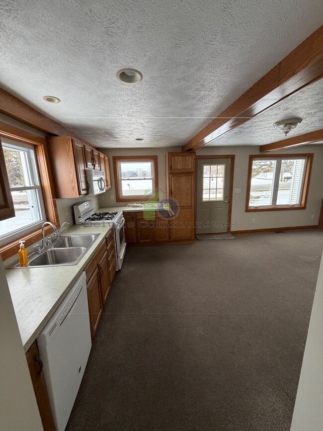 Building Photo - SINGLE FAMILY 2 Bed Available NOW in MARNE!