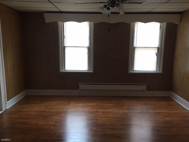 Foto del edificio - 1 br, 1 bath Apartment - 2722 Sarah St