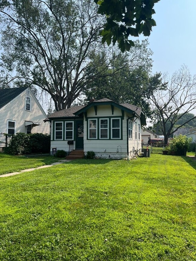 Building Photo - Southern Minneapolis Living