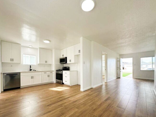 Foto del edificio - Updated 4BR Home in Lompoc with Spacious Yard — Move-In Ready!