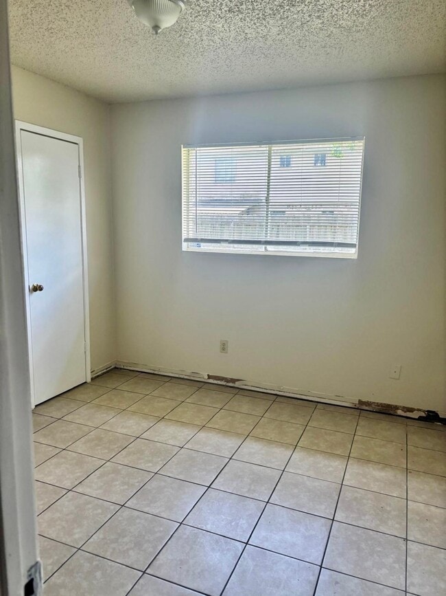 Building Photo - 16219 Paso Hondo Dr