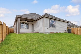 Building Photo - 15675 Honey Cv Dr