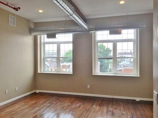 Foto del edificio - 144 N 7th St