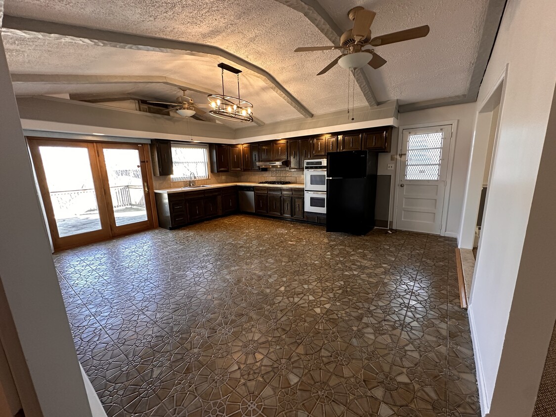 Primary Photo - 105 Lucille Ave