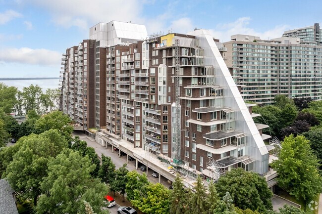Building Photo - The Jardins de l'Archipel