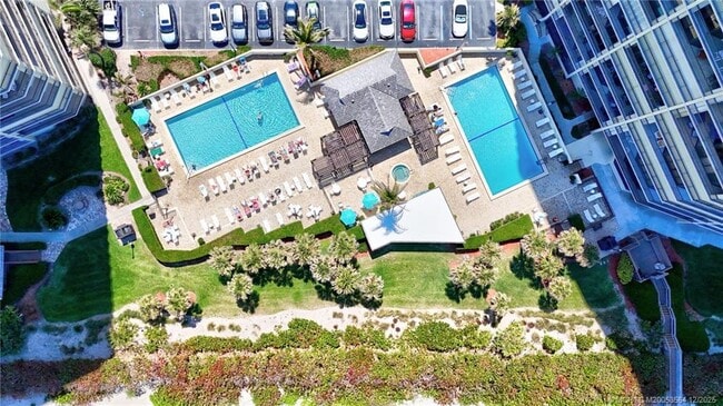 Building Photo - 9500 S Ocean Dr