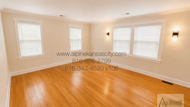 Building Photo - Beautiful Home Near Brookside