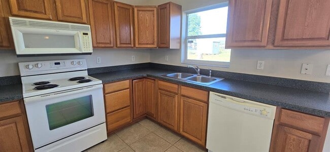 Foto del edificio - 139 Juniper Loop